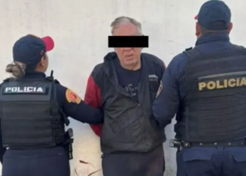 Cae adulto mayor tras disparar rifle de postas contra primaria en Molino de Rosas