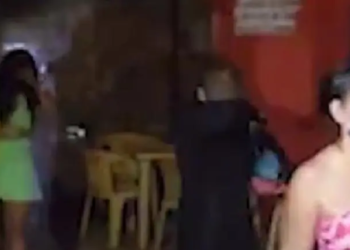 Rescatan en QRoo a 14 mujeres víctimas de trata en dos bares de Cozumel