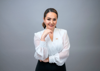 De emprendedora a CEO global: El imperio de belleza de Cinthia Holguín