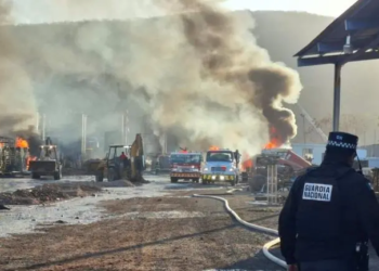 Se incendia planta de diésel en el sur de Culiacán y consume estructuras