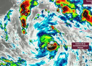Flossie se intensifica y podría convertirse en huracán este lunes
