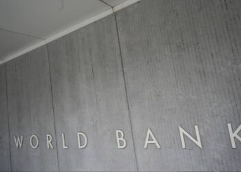 Banco Mundial alerta sobre desaceleración global y golpe económico a América Latina por aranceles de EE. UU.