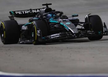 George Russell triunfa en Singapur sobre Verstappen y McLaren