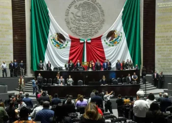 Diputados rinden homenaje a Carlos Manzo; exigen justicia