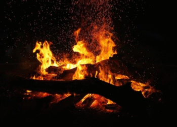 Los humanos aprendieron a hacer fuego 350 mil años antes de lo que se creía, revela investigación