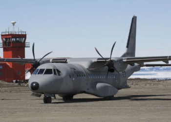 Aumentan a cinco las víctimas mortales por percance de aeronave de la Marina en Galveston, Texas; hay una persona desaparecida