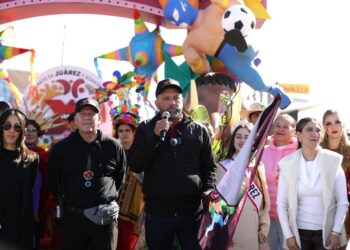 Ciudad Juárez conmemora su 366 aniversario con un multitudinario desfile conmemorativo