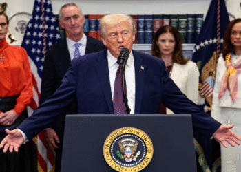 Trump llega a acuerdos con 9 farmacéuticas para bajar precios de medicamentos en EE. UU.