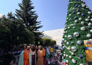 La Misión del 4º Rey Mago cumple su propósito y lleva la magia del Día de Reyes a niñas y niños de Casa de la Amistad