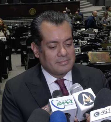 “Entre la Constitución y la campaña mediática”, libro con una perspectiva distinta sobre asignación de diputaciones, señala Sergio Gutiérrez