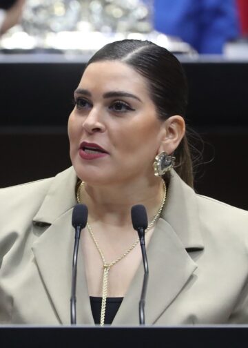 Ana Isabel González realiza visita guiada con estudiantes de Ciencias Políticas, Relaciones Internacionales y Derecho de la FES Acatlán