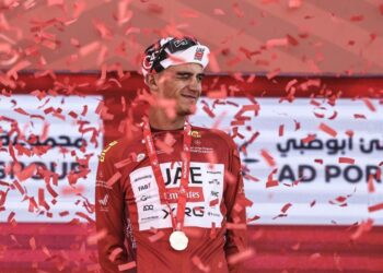 Isaac del Toro inicia la temporada 2026 a lo grande con victoria en Etapa 1 del UAE Tour