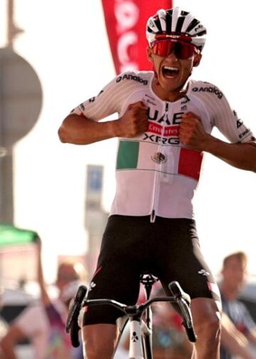 Isaac del Toro conquista Jebel Hafeet, toma el jersey rojo y es campeón virtual del UAE Tour 2026