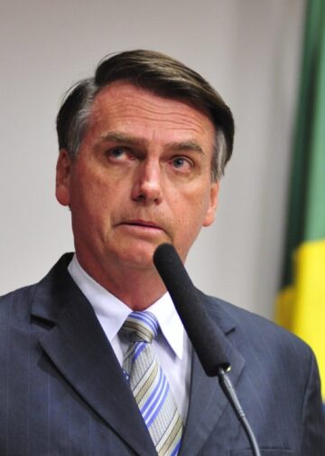 Internan en terapia intensiva al expresidente brasileño Jair Bolsonaro por bronconeumonía