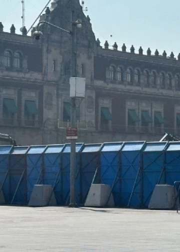 Blindan con vallas Palacio Nacional a dos días de la marcha del 8M